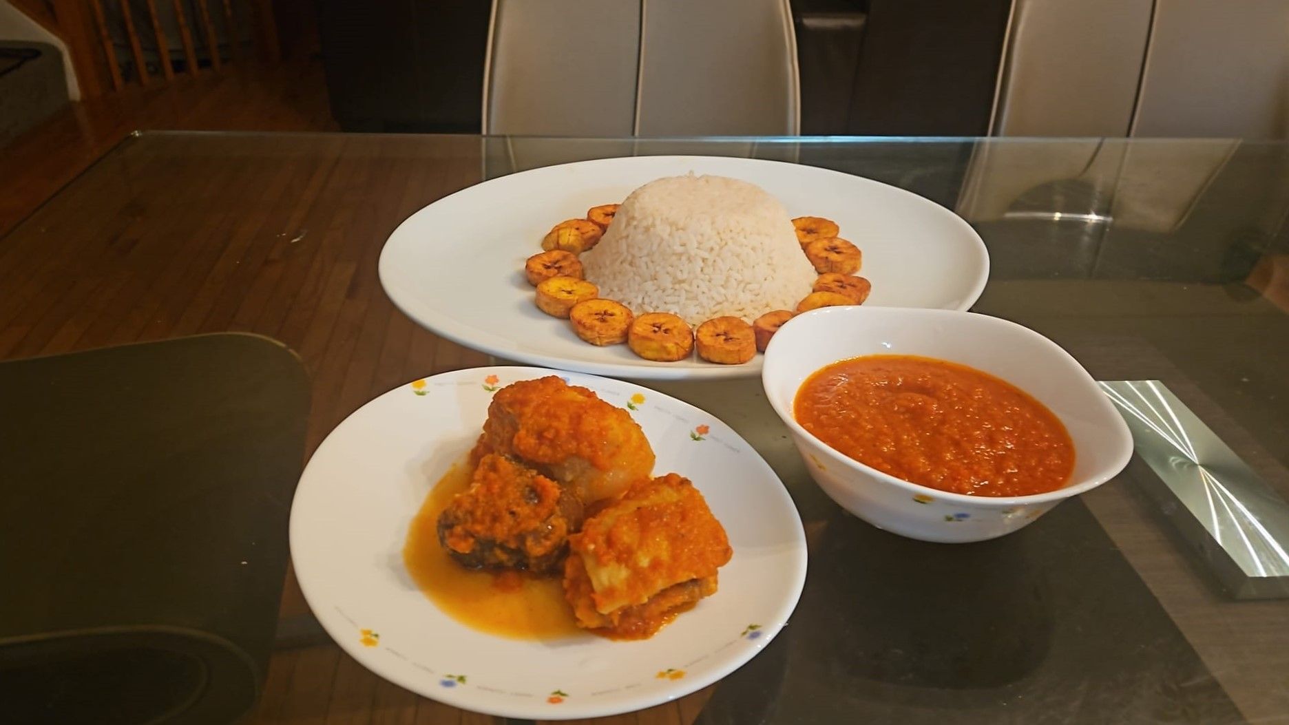 White rice with stew & plantain with meat $25.00
